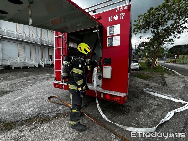 ▲▼清明時節，消防局全體警戒，防範因燃燒冥紙引發火災。（圖／消防局提供，下同）
