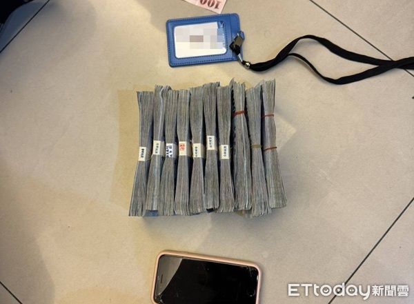 ▲▼見車手入屋內立即進行壓制逮捕，許婦則上前欲救車手。（圖／桃園警分局提供）