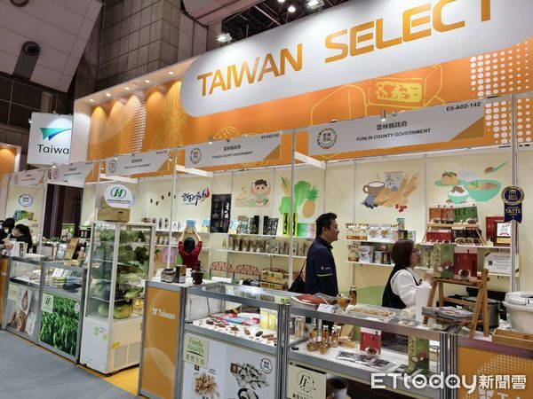 ▲雲林縣長張麗善率領縣內優質業者、農會組成「雲林良品」館，首日即吸引來自全球買家關注，成為亞洲最大食品展亮點之一。（圖／記者游瓊華翻攝）