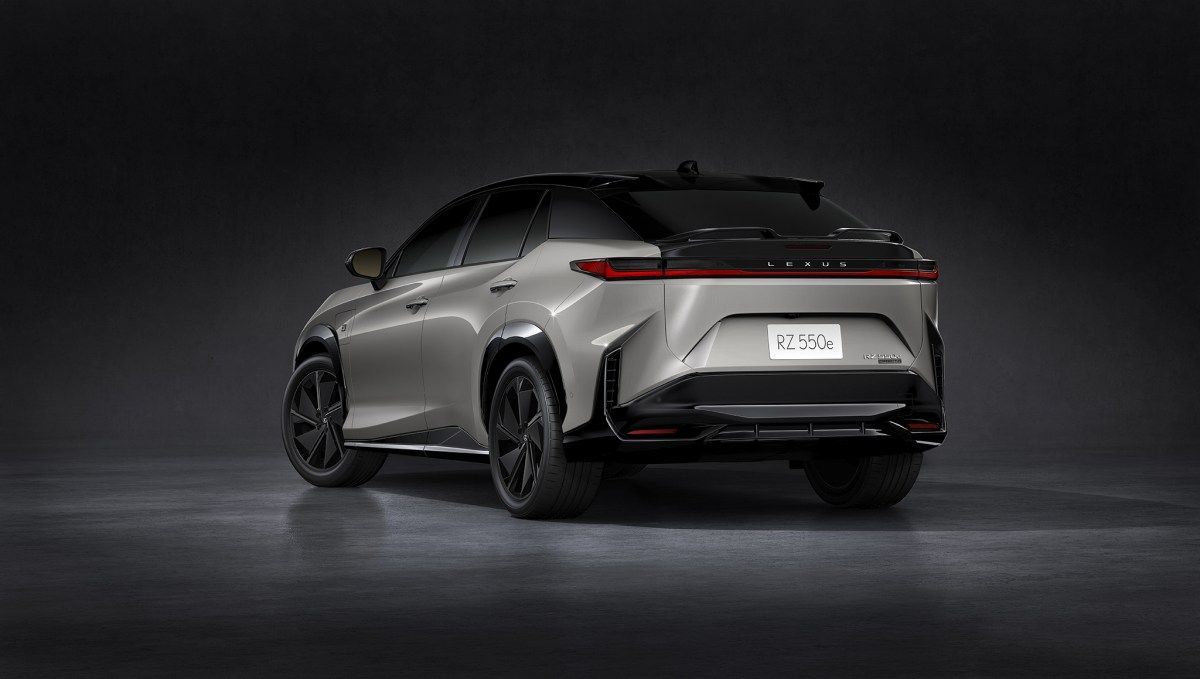 ▲歐洲發表LEXUS RZ電動休旅小改款，全新500e、550e兩款動力登場。（圖／翻攝自LEXUS）
