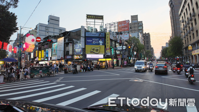 逛夜市「有什麼美食必買?」 網1原因搖頭:只當散步用了