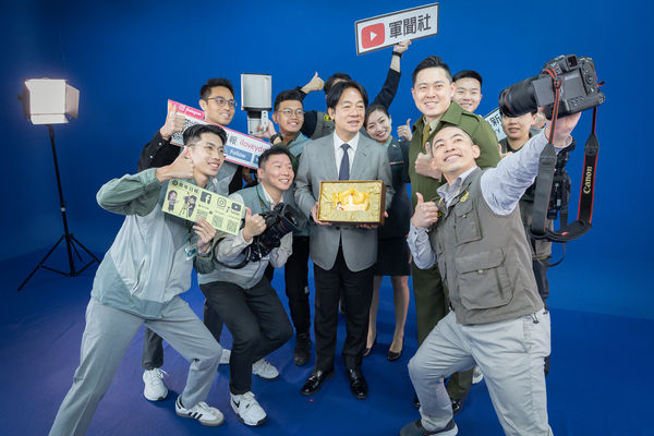 ▲▼總統賴清德親訪軍聞社、青年日報。（圖／總統府提供）