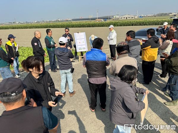 ▲立法委員劉建國今日邀集農田水利署副署長林國華至多處農路段召開施工說明會。（圖／記者游瓊華翻攝）