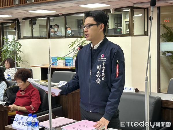 ▲0121楠西震災至今仍有災民住帳篷、車上，市議員周奕齊直指市府賑災措施雜亂無章，補助辦法仍未明確導致災民無所適從。（圖／記者林東良翻攝）