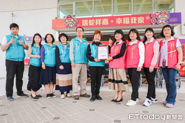 ▲▼「百台輪椅 讓愛暢行」，桃園市圓夢愛心協會捐贈嘉義縣130輛輪椅  。（圖／嘉義縣政府提供）