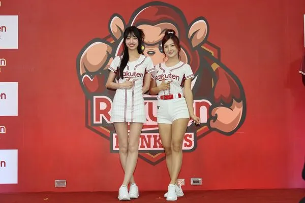 ▲嘎琳與小紫。（圖／樂天桃猿提供）