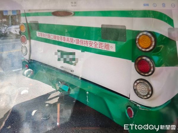 ▲▼  北市中山北路二段，今（11）日中午12時32分發生一起三車追撞事故。（圖／記者張君豪翻攝）