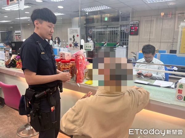 ▲老翁臨櫃提款險遭詐。（圖／記者楊漢聲翻攝）