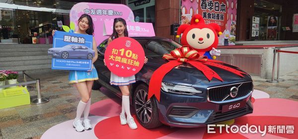 ▲中部百貨,大遠百,鼎泰豐,中友百貨。（圖／記者游瓊華攝）