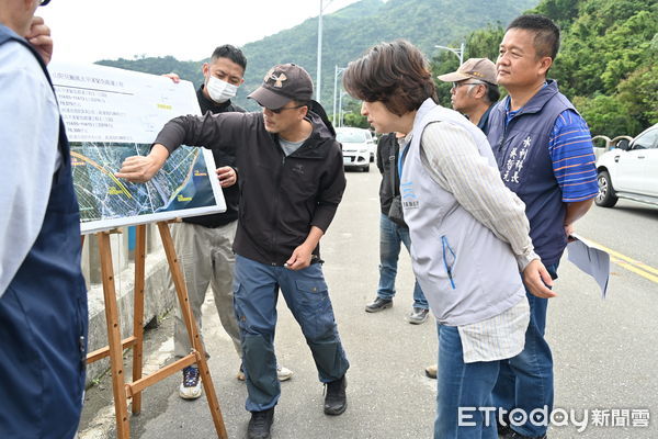 ▲台東縣長饒慶鈴視察南迴災後復建工程。（圖／記者楊漢聲翻攝）