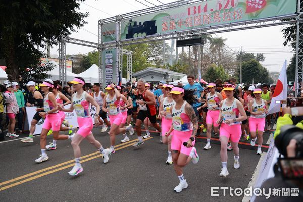 ▲集集半程國際馬拉松開跑，2千選手小鎮攬勝嚐美食。（圖／南投縣政府提供）