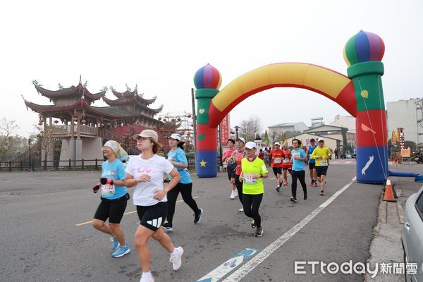▲集集半程國際馬拉松開跑，2千選手小鎮攬勝嚐美食。（圖／南投縣政府提供）