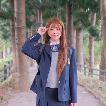 ▲解婕翎穿上學生制服。（圖／翻攝自Instagram／dollshin）