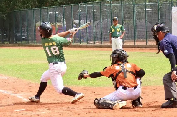 ▲▼  顏臣楓關鍵場內三分砲，橋頭逆轉勝重返32強          。（圖／學聯提供）