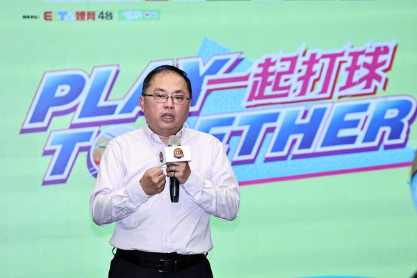 ▲小學體總理事長陳煥修、HBL球星松山高中劉程恩受邀出席、參賽球隊代表合影。（圖／小學體總提供）