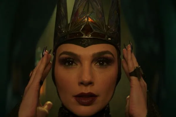 ▲《白雪公主》找來了《神力女超人》蓋兒加朵演出美麗壞皇后。（圖／迪士尼提供）