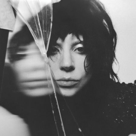 ▲女神卡卡（Lady Gaga）推出全新專輯《狂亂》。（圖／環球音樂提供）