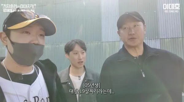 ▲李大浩讚嘆張峻瑋。（圖／翻攝自YouTube／이대호 [RE:DAEHO]）