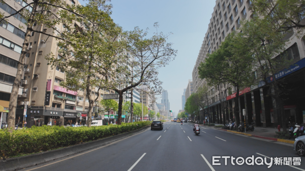 ▲▼台北,忠孝東路,街景。（圖／記者姜國輝攝）