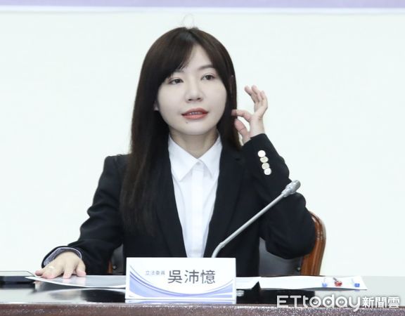 ▲▼立委吳沛憶等民進黨女性立委召開 我挺青年世代 支持青年基本法 記者會。（圖／記者屠惠剛攝）