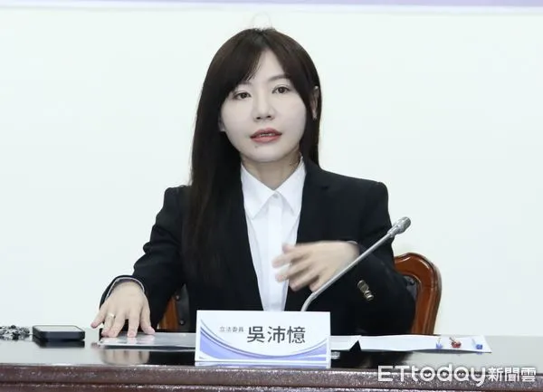 ▲▼立委吳沛憶等民進黨女性立委召開 我挺青年世代 支持青年基本法 記者會。（圖／記者屠惠剛攝）