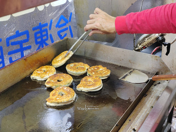 ▲▼蝸牛式三星蔥內饀，鮮肉口味外還有整尾大蝦。（圖／部落客wisely授權提供）
