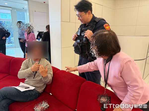 ▲台南市警二分局海安派出所，11日單日就攔阻3件詐騙案，阻詐金額共49萬5000元。（圖／記者林東良翻攝，下同）
