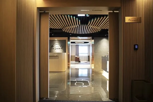 ▲小鹿文娛旅宿集團首次進軍商務空間市場，將台北車站旁基泰Worktel大樓打造辦公場域「Fawn Work」及「The Peak」。（圖／業者提供）