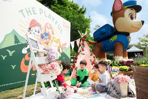 ▲兩層樓高「汪汪隊氣偶」現身！「台北花伴野餐」五大主題區、星光音樂會3/15開展。（圖／觀傳局提供）