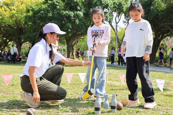 ▲兩層樓高「汪汪隊氣偶」現身！「台北花伴野餐」五大主題區、星光音樂會3/15開展。（圖／觀傳局提供）