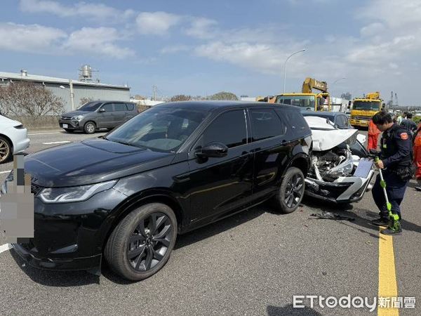 ▲國1南下台中段3車追撞，女子一度受困。（圖／ETtoday資料照）      