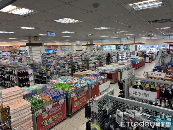 ▲▼ 四季百貨太平店            。（圖／記者陳筱惠攝）