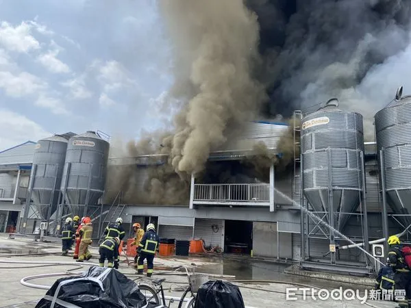 ▲▼     屏東新埤鄉大武山牧場火警        。（圖／記者陳崑福翻攝）