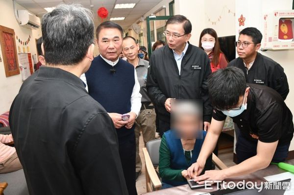 ▲苗栗縣政府推動失智長者指紋建檔服務，避免患者走失、保障財產安全。（圖／警方提供）