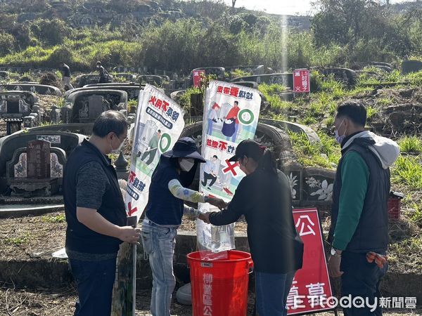 ▲清明節將近，又到祭祖掃墓火警高峰期，台南市消防局第一救災救護大隊於12日辦理「公墓火災搶救演練及防災宣導」。（圖／記者林東良翻攝，下同）