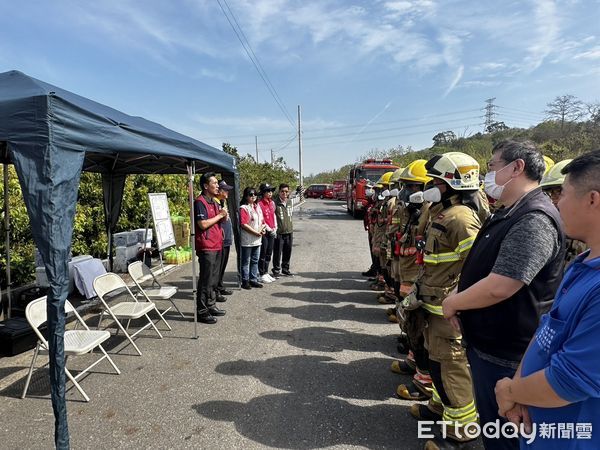 ▲清明節將近，又到祭祖掃墓火警高峰期，台南市消防局第一救災救護大隊於12日辦理「公墓火災搶救演練及防災宣導」。（圖／記者林東良翻攝，下同）