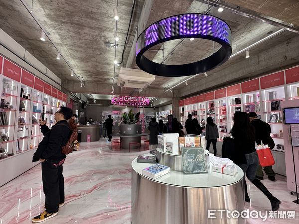 ▲▼全支付在韓國開通，到K-POP潮流店買韓星周邊、文創小物，還有最夯的色彩鑑定等都能使用。（圖／記者林育綾攝）