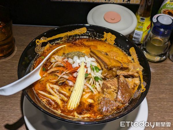 ▲知名連鎖拉麵店「鬼金棒」，西門店。（圖／記者黃士原攝）