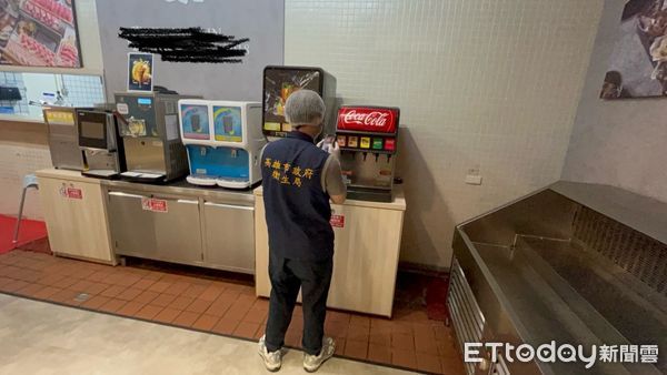 ▲衛生局今日到店家進行稽查。（圖／記者許宥孺翻攝）