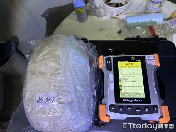 ▲▼高、屏警方聯手在屏東枋山郊區的貨櫃屋，查獲製毒工廠，逮捕蕭姓、鍾姓、阮姓等三名男子。（圖／記者吳世龍翻攝）