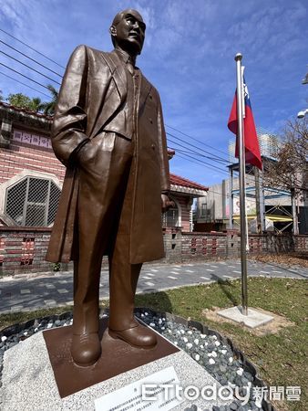 ▲孫文銅像原設置於二空園區，不僅補充了園區原有展覽內容，更進一步作為台灣多元歷史發展的見證。（圖／記者林東良翻攝，下同）