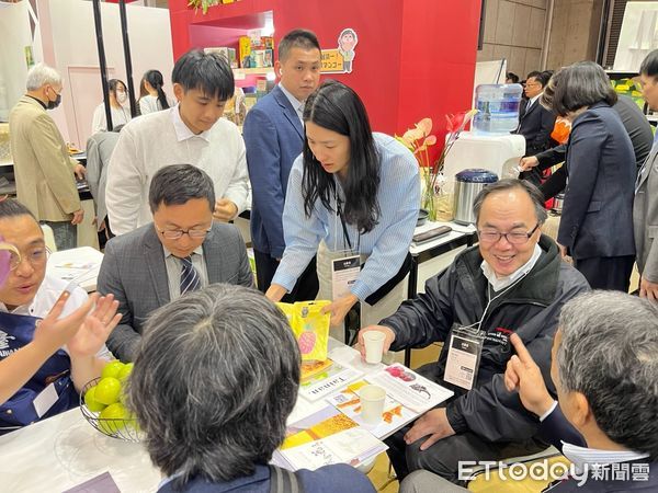 ▲「東京國際食品展」在東京國際展示場盛大登場，今年「台南隊」由市長黃偉哲親自領軍，開幕以來2天內就已創下超過新台幣2億以上的訂單，後續兩日展期的成績更加可期。（圖／記者林東良翻攝，下同）