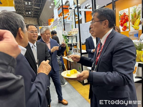 ▲「東京國際食品展」在東京國際展示場盛大登場，今年「台南隊」由市長黃偉哲親自領軍，開幕以來2天內就已創下超過新台幣2億以上的訂單，後續兩日展期的成績更加可期。（圖／記者林東良翻攝，下同）