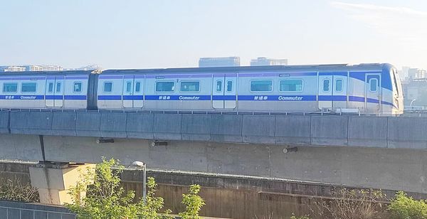 ▲桃園捷運今天下午因號誌設備檢修突然發生離線，導致列車進站改以手動停靠。（圖／桃捷公司提供）
