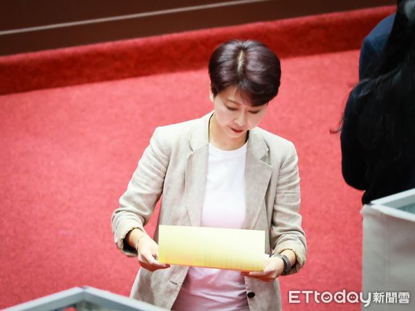 ▲民進黨立委陳亭妃表示，過去早已澄清的不實謠言再度被刻意操作，成為政治攻擊的工具，雖然對個人名譽影響深遠，但她願意遵從賴清德主席三申五令的呼籲「團結」，不要讓民進黨支持者失望。（圖／記者林東良翻攝）