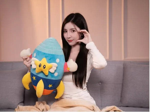 ▲▼南珉貞在直播中落淚。（圖／浪直播提供）