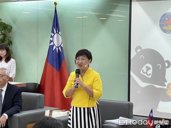▲▼僑委會委員長徐佳青、僑委會副委員長阮昭雄。（圖／記者陶本和攝）