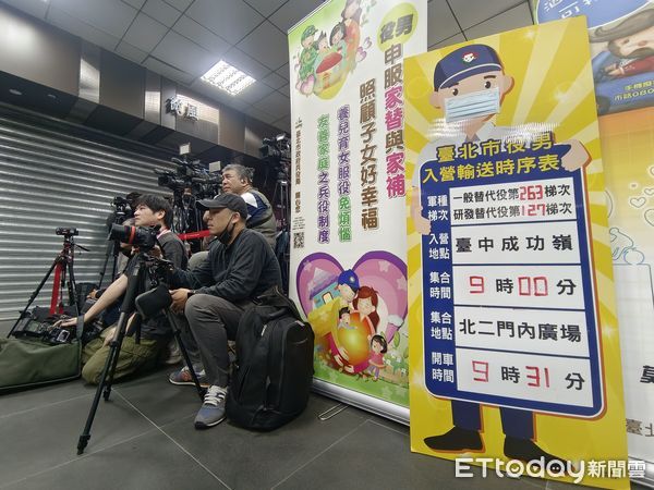 ▲▼王大陸為「一般替代役263梯」，這一梯次台北、新北共計有350名役男（包含王大陸）必須依指示3月13日上午9時在台北火車站北二門集體報到。（圖／記者湯興漢攝）