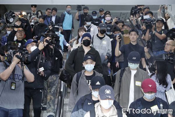 ▲▼王大陸為「一般替代役263梯」，這一梯次台北、新北共計有350名役男（包含王大陸）必須依指示3月13日上午9時在台北火車站北二門集體報到。（圖／記者湯興漢攝）