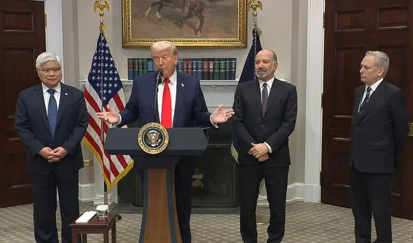 川普關稅和台積電赴美設廠引起全球關注，全球股市掀起一波大動盪。（翻攝自白宮 X平台）